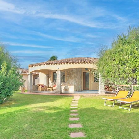 Villas With Air Conditioning And Private Outdoor Area Just 400 Meters From The Beach Costa Rei Exteriör bild